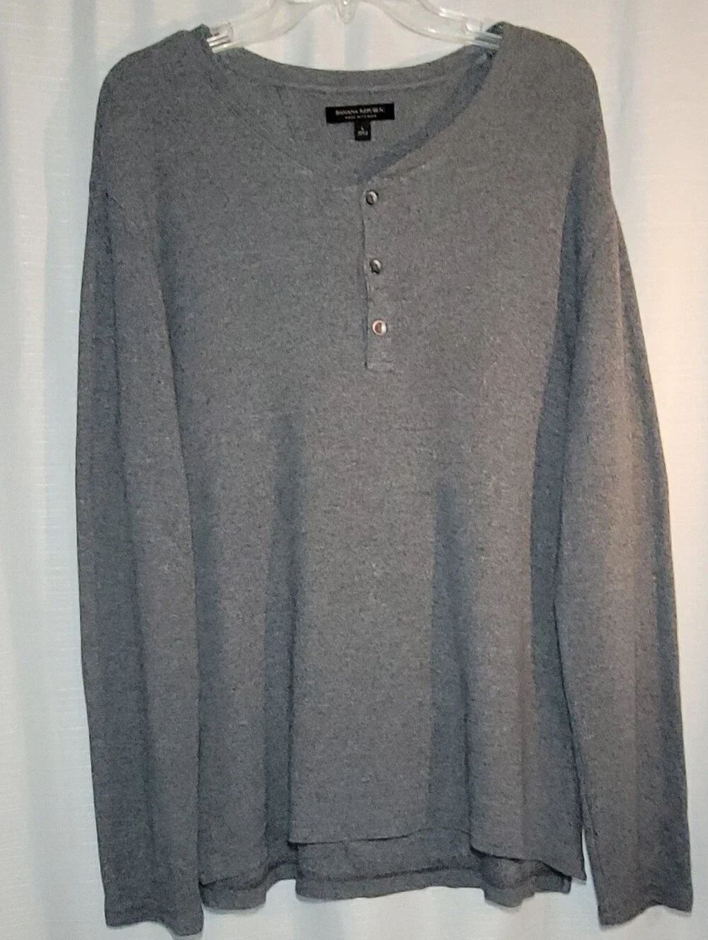 Banana Republic Men’s Gray Crewneck Henley Sweater